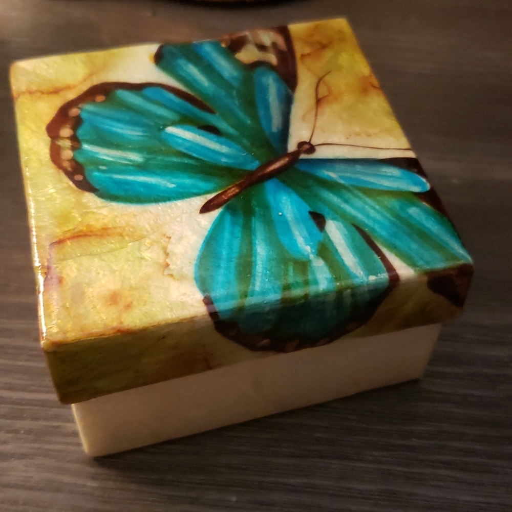 Capiz shell box - Picture 2 of 4